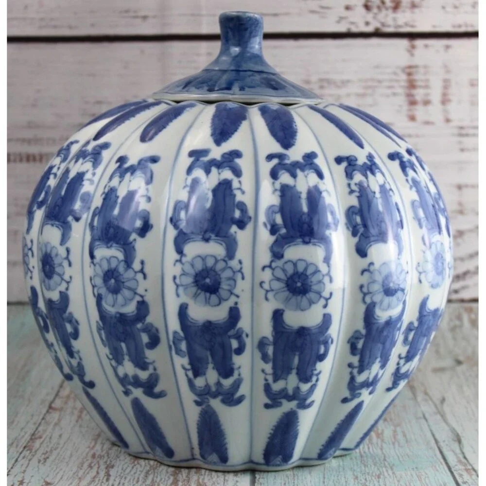 Vintage Chinese Blue White Porcelain Pumpkin Form Lidded Ginger Jar 10.5